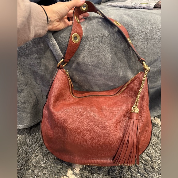 Michael Kors Brooklyn grommet shoulder bag EUC